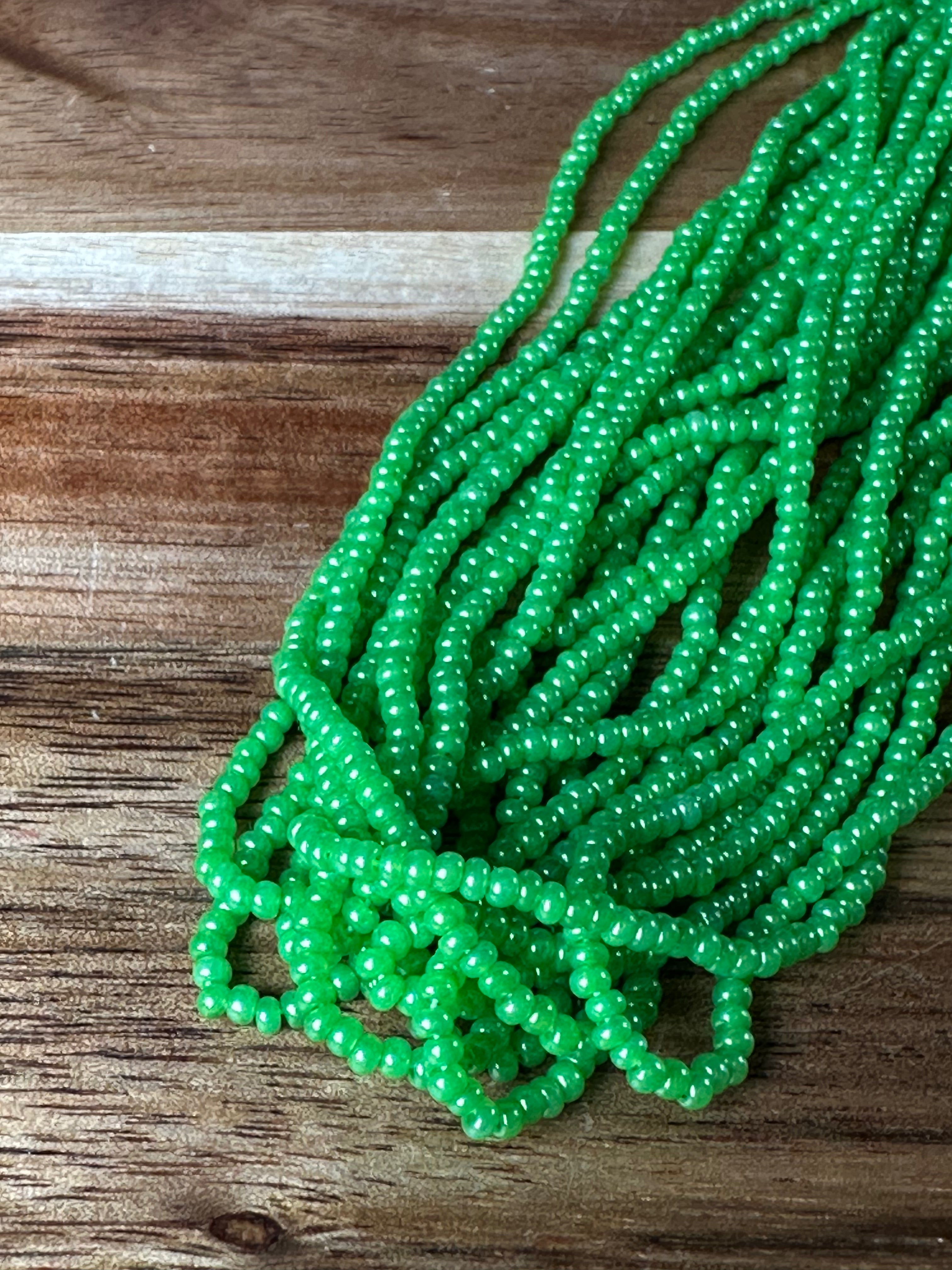 11/0 Op Pearl Green