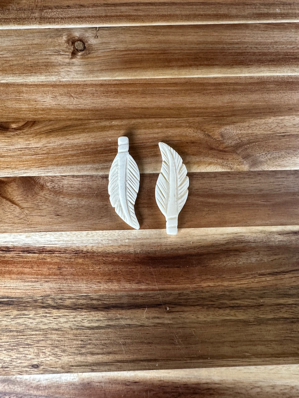 Bone Feather Pendant 2 1/2” (2PC)