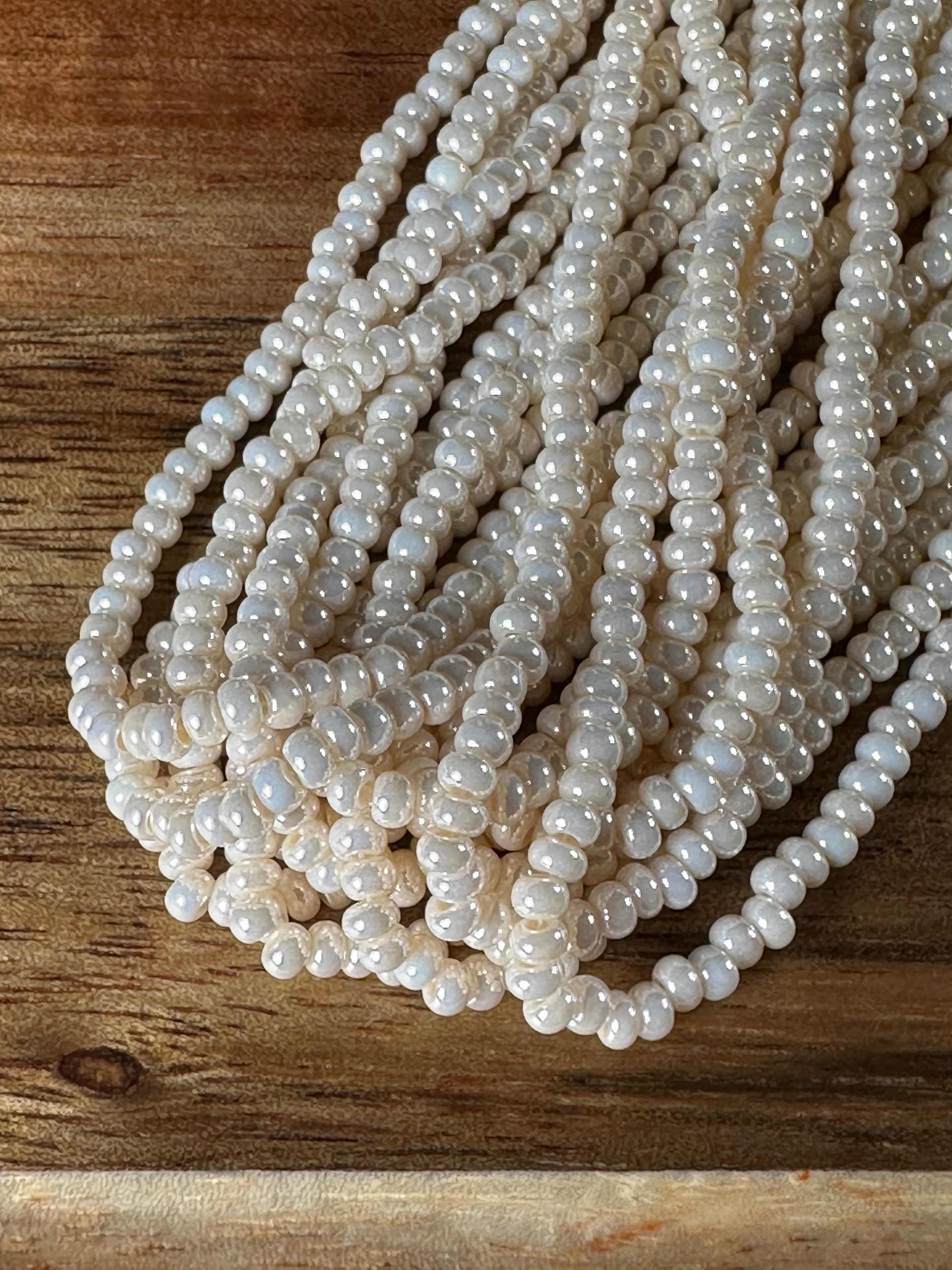 10/0 Op Pearl Eggshell